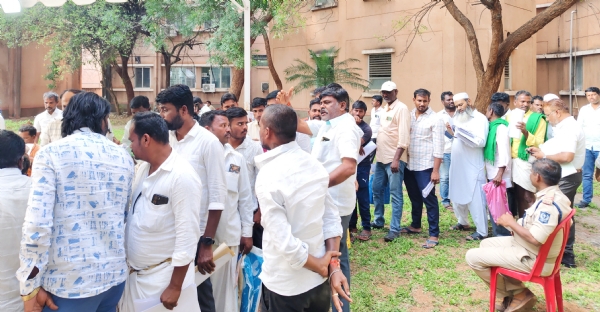 ಕೊಪ್ಪಳ-ಉಪ ಲೋಕಾಯುಕ್ತರಿಂದ ಸಾರ್ವಜನಿಕ ಅಹವಾಲು, ಕುಂದುಕೊರತೆ ಹಾಗೂ ದೂರುಗಳ ವಿಚಾರಣೆ ಕೊಪ್ಪಳ-ಉಪ ಲೋಕಾಯುಕ್ತರಿಂದ ಸಾರ್ವಜನಿಕ ಅಹವಾಲು, ಕುಂದುಕೊರತೆ ಹಾಗೂ ದೂರುಗಳ ವಿಚಾರಣೆ