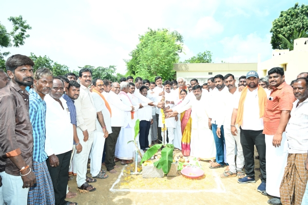 ಶಾಸಕರಿಂದ ಸಮುದಾಯ ಭವನ ನಿರ್ಮಾಣಕ್ಕೆ ಭೂಮಿಪೂಜೆ