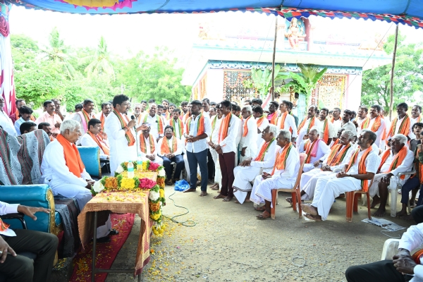 ಶಾಸಕರಿಂದ ಸಮುದಾಯ ಭವನ ನಿರ್ಮಾಣಕ್ಕೆ ಭೂಮಿಪೂಜೆ