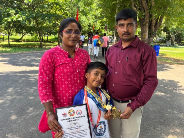 ವಿಶ್ವಮಟ್ಟದಲ್ಲಿ ಪರಿಚಿತವಾಗಿರುವ ೧೭ ವಿಶ್ವದಾಖಲೆಗಳ ಸರದಾರ, ಹೊಯ್ಸಳ ಪ್ರಶಸ್ತಿ ಪುರಸ್ಕೃತ ಸಾಧಕ ತಾನೀಶ್.ಎನ್ ಗೆ ಕರಾಟೆಯಲ್ಲಿ ಗಿನ್ನೆಸ್ ದಾಖಲೆ ಮಾಡಿರುತ್ತಾನೆ.