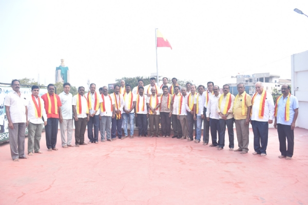 ಬಳ್ಳಾರಿ ಜಿಲ್ಲಾ ವಾಣಿಜ್ಯ ಮತ್ತು ಕೈಗಾರಿಕಾ ಸಂಸ್ಥೆಯಲ್ಲಿ ಕನ್ನಡ ಧ್ವಜಾರೋಹಣ