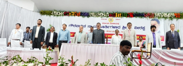 ಅಧಿಕಾರಿಗಳು ತಮ್ಮ ಕರ್ತವ್ಯದೊಂದಿಗೆ ಸಾರ್ವಜನಿಕರ ಬಗ್ಗೆ ಮಾನವೀಯತೆ ಅಳವಡಿಸಿಕೊಳ್ಳಿ: ಉಪಲೋಕಾಯುಕ್ತ