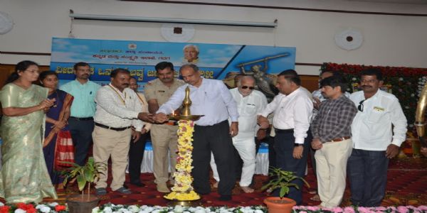 ಒನಕೆ ಓಬವ್ವಳ ಸಮಯಪ್ರಜ್ಞೆ ಎಲ್ಲರಿಗೂ ಸ್ಪೂರ್ತಿ : ಡಿಸಿ ಸಿ.ಎನ್.ಶ್ರೀಧರ