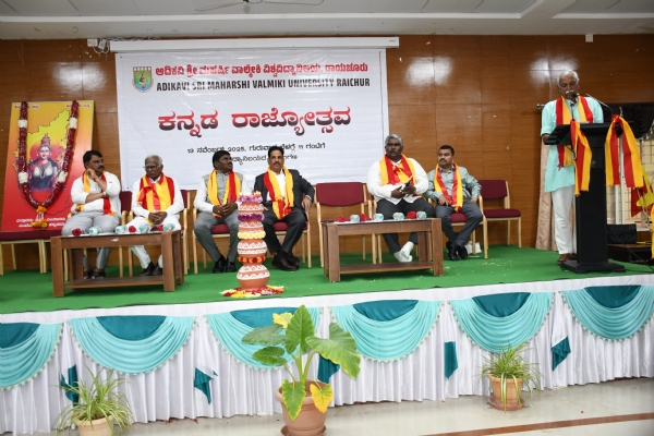 ಬದುಕು ಕಟ್ಟಿಕೊಡುವ ಕನ್ನಡ ಭಾಷೆ ಉಳಿಯಿಲಿ : ಡಾ.ಸಿದ್ದನಗೌಡ ಪಾಟೀಲ ಬದುಕು ಕಟ್ಟಿಕೊಡುವ ಕನ್ನಡ ಭಾಷೆ ಉಳಿಯಿಲಿ : ಡಾ.ಸಿದ್ದನಗೌಡ ಪಾಟೀಲ