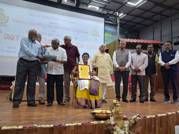 ಡಾ.ಪದ್ಮಜಾ ದೇಸಾಯಿಗೆ ಇತಿಹಾಸ ಅಕಾಡೆಮಿ ಪ್ರಶಸ್ತಿ ಡಾ.ಪದ್ಮಜಾ ದೇಸಾಯಿಗೆ ಇತಿಹಾಸ ಅಕಾಡೆಮಿ ಪ್ರಶಸ್ತಿ