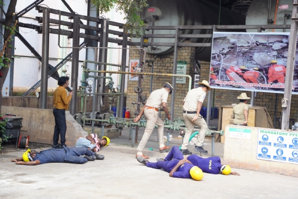 ಕುಡತಿನಿ: ಬಿಟಿಪಿಎಸ್ ವಿಪತ್ತು ನಿರ್ವಹಣಾ ಅಣಕು ಪ್ರದರ್ಶನ ಕುಡತಿನಿ: ಬಿಟಿಪಿಎಸ್ ವಿಪತ್ತು ನಿರ್ವಹಣಾ ಅಣಕು ಪ್ರದರ್ಶನ