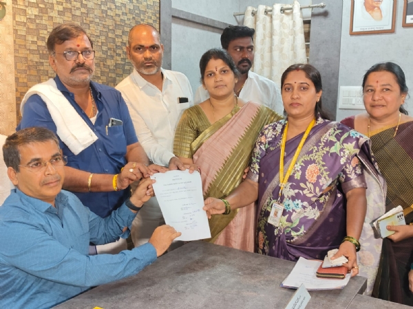 ಬಳ್ಳಾರಿ : ಮೇಯರ್ ಪಿ. ಗಾದೆಪ್ಪ, ಉಪ ಮೇಯರ್ ಮುಬಿನಾ ಬೀ ಆಯ್ಕೆ ಬಳ್ಳಾರಿ : ಮೇಯರ್ ಪಿ. ಗಾದೆಪ್ಪ, ಉಪ ಮೇಯರ್ ಮುಬಿನಾ ಬೀ ಆಯ್ಕೆ