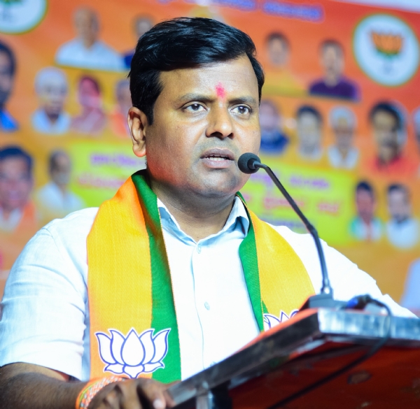 ಭದ್ರತೆ, ಅಭಿವೃದ್ದಿಗೆ ಬಿಹಾರಿಗರ ಜೈಕಾರ -ವೈದ್ಯ ಬಸವರಾಜ ಕ್ಯಾವಟರ್ ಭದ್ರತೆ, ಅಭಿವೃದ್ದಿಗೆ ಬಿಹಾರಿಗರ ಜೈಕಾರ -ವೈದ್ಯ ಬಸವರಾಜ ಕ್ಯಾವಟರ್