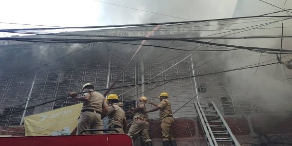 ಕೋಲ್ಕತ್ತಾದ ಬಾರಾ ಬಜಾರ್‌ನಲ್ಲಿ ಭಾರಿ ಬೆಂಕಿ ಅವಘಡ