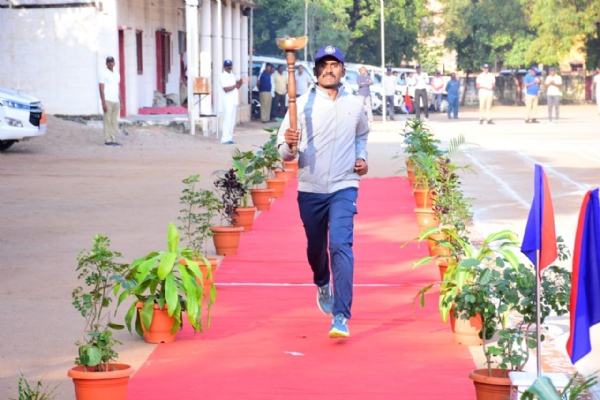 ಕೊಪ್ಪಳ : ಮಾನಸಿಕ ಒತ್ತಡ ನಿವಾರಣೆಗೆ ಕ್ರೀಡೆಗಳು ಸಹಕಾರಿ- ಜಿಲ್ಲಾಧಿಕಾರಿ ಡಾ. ಸುರೇಶ ಇಟ್ನಾಳ ಕೊಪ್ಪಳ : ಮಾನಸಿಕ ಒತ್ತಡ ನಿವಾರಣೆಗೆ ಕ್ರೀಡೆಗಳು ಸಹಕಾರಿ- ಜಿಲ್ಲಾಧಿಕಾರಿ ಡಾ. ಸುರೇಶ ಇಟ್ನಾಳ