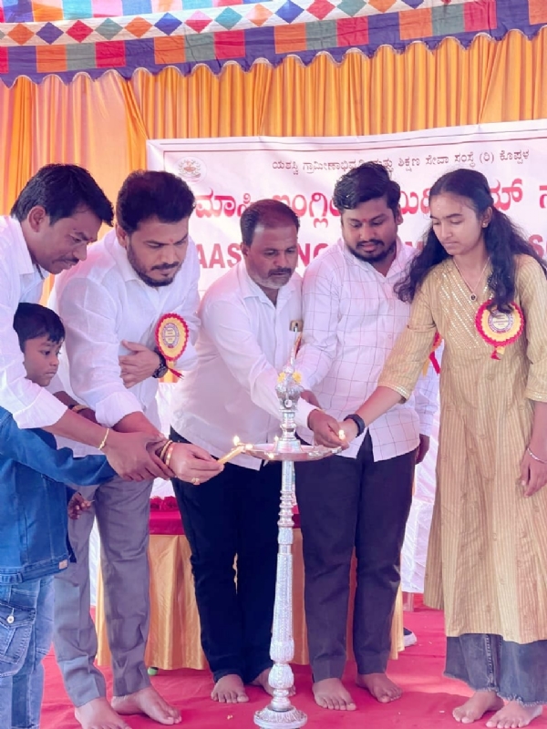 ವಿದ್ಯಾರ್ಥಿಗಳು ನಿರಂತರ ಅಧ್ಯಯನದಿಂದ ಉನ್ನತಿ ಹೊಂದಬೇಕು: ಸಮಾಜ ಸೇವಕ ಮಾರುತಿ ತೋಟಗಂಟಿ ವಿದ್ಯಾರ್ಥಿಗಳು ನಿರಂತರ ಅಧ್ಯಯನದಿಂದ ಉನ್ನತಿ ಹೊಂದಬೇಕು: ಸಮಾಜ ಸೇವಕ ಮಾರುತಿ ತೋಟಗಂಟಿ