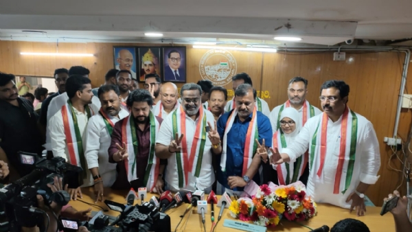 ಬಳ್ಳಾರಿ : ಮೇಯರ್ ಪಿ. ಗಾದೆಪ್ಪ, ಉಪ ಮೇಯರ್ ಮುಬಿನಾ ಬೀ ಆಯ್ಕೆ ಬಳ್ಳಾರಿ : ಮೇಯರ್ ಪಿ. ಗಾದೆಪ್ಪ, ಉಪ ಮೇಯರ್ ಮುಬಿನಾ ಬೀ ಆಯ್ಕೆ