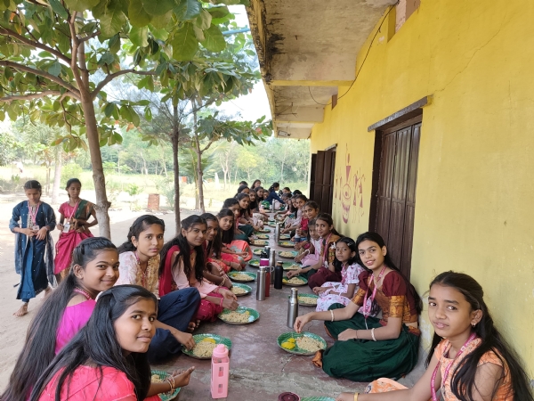 ಸುರಭಿ ವೃದ್ದಾಶ್ರಮದಲ್ಲಿ ಮಕ್ಕಳ ದಿನಾಚರಣೆ ಸುರಭಿ ವೃದ್ದಾಶ್ರಮದಲ್ಲಿ ಮಕ್ಕಳ ದಿನಾಚರಣೆ