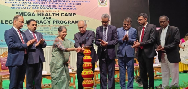 ಸಂಘಟಿತ ಪ್ರಯತ್ನದಿಂದ ದೇವದಾಸಿ ಪದ್ಧತಿಯನ್ನು ಬೇರುಸಮೇತ ಕಿತ್ತೊಗೆಯಬಹುದು: ನ್ಯಾ.ವಿಭು ಬಖ್ರು ಸಲಹೆ ಸಂಘಟಿತ ಪ್ರಯತ್ನದಿಂದ ದೇವದಾಸಿ ಪದ್ಧತಿಯನ್ನು ಬೇರುಸಮೇತ ಕಿತ್ತೊಗೆಯಬಹುದು: ನ್ಯಾ.ವಿಭು ಬಖ್ರು ಸಲಹೆ