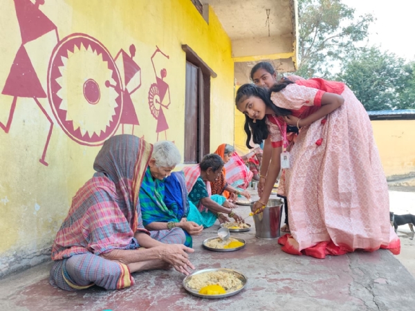 ಸುರಭಿ ವೃದ್ದಾಶ್ರಮದಲ್ಲಿ ಮಕ್ಕಳ ದಿನಾಚರಣೆ ಸುರಭಿ ವೃದ್ದಾಶ್ರಮದಲ್ಲಿ ಮಕ್ಕಳ ದಿನಾಚರಣೆ