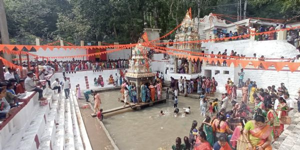 ಕಡೆ ಕಾರ್ತಿಕ ಸೋಮವಾರ-ಸಹಸ್ರಾರು ಮಂದಿ ಭಕ್ತರಿಂದ ಅಂತರಗಂಗೆ ಕಾಶಿ ವಿಶ್ವೇಶ್ವರನ ದರ್ಶನ