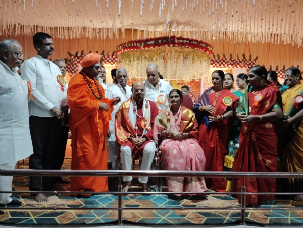 ಕಾರ್ತಿಕ ದೀಪೋತ್ಸವ : ಮಾಹಿತಿ ಆಯುಕ್ತ ವೆಂಕಟಸಿಂಗ್ಗೆ ಸನ್ಮಾನ ಕಾರ್ತಿಕ ದೀಪೋತ್ಸವ : ಮಾಹಿತಿ ಆಯುಕ್ತ ವೆಂಕಟಸಿಂಗ್ಗೆ ಸನ್ಮಾನ