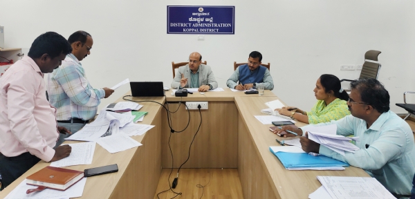 ರೈತರು ಬೆಳೆ ವಿಮೆ ಮಾಡಿಸಲು ಜಾಗೃತಿ ಮೂಡಿಸಿ- ಜಿಲ್ಲಾಧಿಕಾರಿ ಡಾ. ಸುರೇಶ ಇಟ್ನಾಳ ರೈತರು ಬೆಳೆ ವಿಮೆ ಮಾಡಿಸಲು ಜಾಗೃತಿ ಮೂಡಿಸಿ- ಜಿಲ್ಲಾಧಿಕಾರಿ ಡಾ. ಸುರೇಶ ಇಟ್ನಾಳ