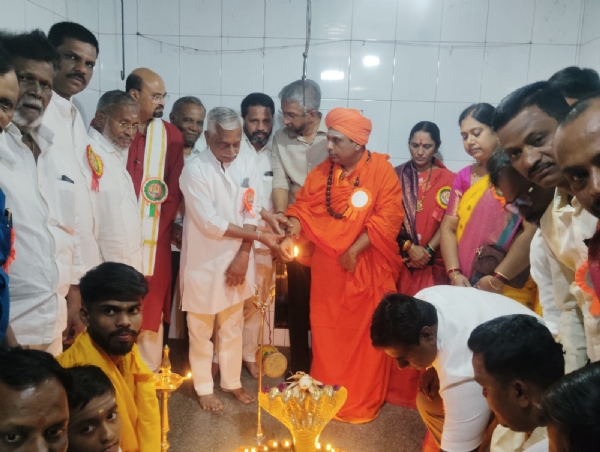 ಕಾರ್ತಿಕ ದೀಪೋತ್ಸವ : ಮಾಹಿತಿ ಆಯುಕ್ತ ವೆಂಕಟಸಿಂಗ್ಗೆ ಸನ್ಮಾನ ಕಾರ್ತಿಕ ದೀಪೋತ್ಸವ : ಮಾಹಿತಿ ಆಯುಕ್ತ ವೆಂಕಟಸಿಂಗ್ಗೆ ಸನ್ಮಾನ