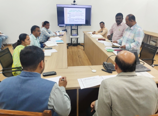 ರೈತರು ಬೆಳೆ ವಿಮೆ ಮಾಡಿಸಲು ಜಾಗೃತಿ ಮೂಡಿಸಿ- ಜಿಲ್ಲಾಧಿಕಾರಿ ಡಾ. ಸುರೇಶ ಇಟ್ನಾಳ ರೈತರು ಬೆಳೆ ವಿಮೆ ಮಾಡಿಸಲು ಜಾಗೃತಿ ಮೂಡಿಸಿ- ಜಿಲ್ಲಾಧಿಕಾರಿ ಡಾ. ಸುರೇಶ ಇಟ್ನಾಳ