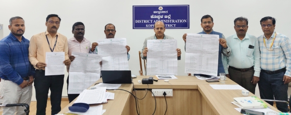 ರೈತರು ಬೆಳೆ ವಿಮೆ ಮಾಡಿಸಲು ಜಾಗೃತಿ ಮೂಡಿಸಿ- ಜಿಲ್ಲಾಧಿಕಾರಿ ಡಾ. ಸುರೇಶ ಇಟ್ನಾಳ ರೈತರು ಬೆಳೆ ವಿಮೆ ಮಾಡಿಸಲು ಜಾಗೃತಿ ಮೂಡಿಸಿ- ಜಿಲ್ಲಾಧಿಕಾರಿ ಡಾ. ಸುರೇಶ ಇಟ್ನಾಳ