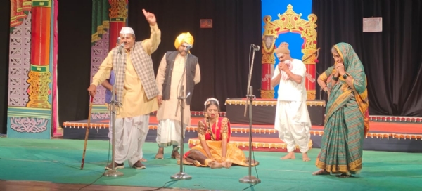 ರಂಗತಪಸ್ವಿ ಪಿ.ಬಿ.ಧುತ್ತರಗಿ ಕನ್ನಡದ ಅಧ್ಯಯನಶೀಲ ನಾಟಕಕಾರ -ಎಸ್.ಜಿ.ನಂಜಯ್ಯನಮಠ ರಂಗತಪಸ್ವಿ ಪಿ.ಬಿ.ಧುತ್ತರಗಿ ಕನ್ನಡದ ಅಧ್ಯಯನಶೀಲ ನಾಟಕಕಾರ -ಎಸ್.ಜಿ.ನಂಜಯ್ಯನಮಠ