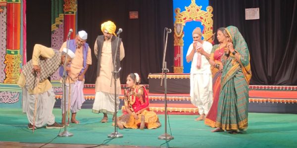 ರಂಗ ತಪಸ್ವಿ ಪಿ.ಬಿ.ಧುತ್ತರಗಿ ಕನ್ನಡದ ಅಧ್ಯಯನಶೀಲ ನಾಟಕಕಾರ : ಎಸ್.ಜಿ.ನಂಜಯ್ಯನಮಠ