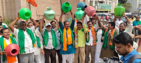 Tungabhadra Reservoir: BJP protests demanding water for second crop Tungabhadra Reservoir: BJP protests demanding water for second crop