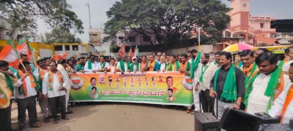 ತುಂಗಭದ್ರ ಜಲಾಶಯ : ಎರಡನೇ ಬೆಳೆಗೆ ನೀರು ನೀಡಲು ಆಗ್ರಹಿಸಿ ಬಿಜೆಪಿ ಪ್ರತಿಭಟನೆ ತುಂಗಭದ್ರ ಜಲಾಶಯ : ಎರಡನೇ ಬೆಳೆಗೆ ನೀರು ನೀಡಲು ಆಗ್ರಹಿಸಿ ಬಿಜೆಪಿ ಪ್ರತಿಭಟನೆ