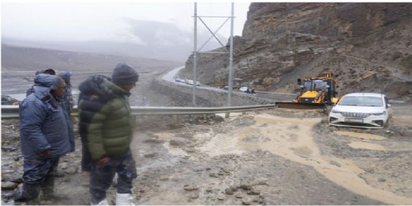 ನೇಪಾಳದ ಅಪ್ಪರ್ ಮುಸ್ತಾಂಗ್‌ನಲ್ಲಿ ಹಿಮಪಾತ ; ಭೂಕುಸಿತ