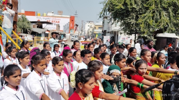 ರಾಯಚೂರು: ಶಿಸ್ತುಬದ್ಧವಾಗಿ ನಡೆದ ಏಕತಾ ಕಾಲ್ನಡಿಗೆ ರಾಯಚೂರು: ಶಿಸ್ತುಬದ್ಧವಾಗಿ ನಡೆದ ಏಕತಾ ಕಾಲ್ನಡಿಗೆ