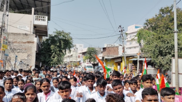 ರಾಯಚೂರು: ಶಿಸ್ತುಬದ್ಧವಾಗಿ ನಡೆದ ಏಕತಾ ಕಾಲ್ನಡಿಗೆ ರಾಯಚೂರು: ಶಿಸ್ತುಬದ್ಧವಾಗಿ ನಡೆದ ಏಕತಾ ಕಾಲ್ನಡಿಗೆ