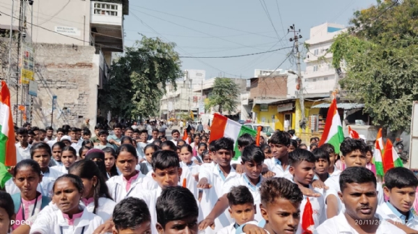 ರಾಯಚೂರು: ಶಿಸ್ತುಬದ್ಧವಾಗಿ ನಡೆದ ಏಕತಾ ಕಾಲ್ನಡಿಗೆ ರಾಯಚೂರು: ಶಿಸ್ತುಬದ್ಧವಾಗಿ ನಡೆದ ಏಕತಾ ಕಾಲ್ನಡಿಗೆ