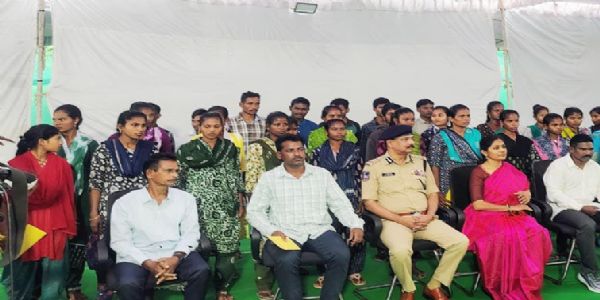 ತೆಲಂಗಾಣದಲ್ಲಿ 37 ಮಾವೋವಾದಿಗಳ ಶರಣಾಗತಿ