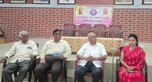 ಕೋಲಾರದಲ್ಲಿ ಭಾನುವಾರ ಶರಣ ಸಾಹಿತ್ಯ ಪರಿಷತ್ ಸಭೆ ನಡೆಯಿತು.