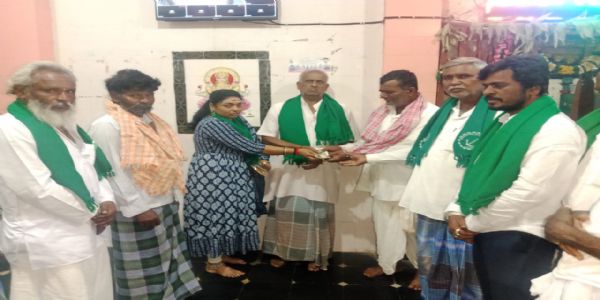 ನೊಂದ ರೈತನಿಗೆ ರೈತ ಸಂಘದಿಂದ ಧನ ಸಹಾಯ