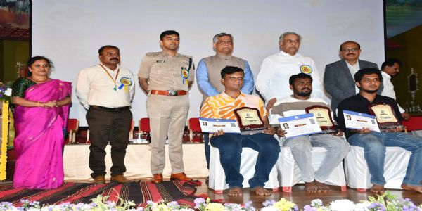 ಮಕ್ಕಳಲ್ಲಿನ ಆಸಕ್ತಿ ಅಭಿರುಚಿಗೆ ಪ್ರೋತ್ಸಾಹಿಸಿ : ಬಸವರಾಜ ಹೊರಟ್ಟಿ