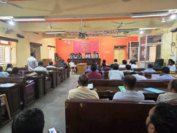 ಕೊಪ್ಪಳ : ನೋಡಲ್ ಹಾಗೂ ಪಂಚಾಯತ ಅಭಿವೃದ್ಧಿ ಅಧಿಕಾರಿಗಳ ಸಭೆ ಕೊಪ್ಪಳ : ನೋಡಲ್ ಹಾಗೂ ಪಂಚಾಯತ ಅಭಿವೃದ್ಧಿ ಅಧಿಕಾರಿಗಳ ಸಭೆ