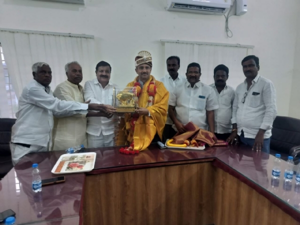 ರಾಯಚೂರು : ಸಂಸದ ಜಿ.ಕುಮಾರ ನಾಯಕ ಹತ್ತಿ ಖರೀದಿ ವೀಕ್ಷಣೆ ರಾಯಚೂರು : ಸಂಸದ ಜಿ.ಕುಮಾರ ನಾಯಕ ಹತ್ತಿ ಖರೀದಿ ವೀಕ್ಷಣೆ