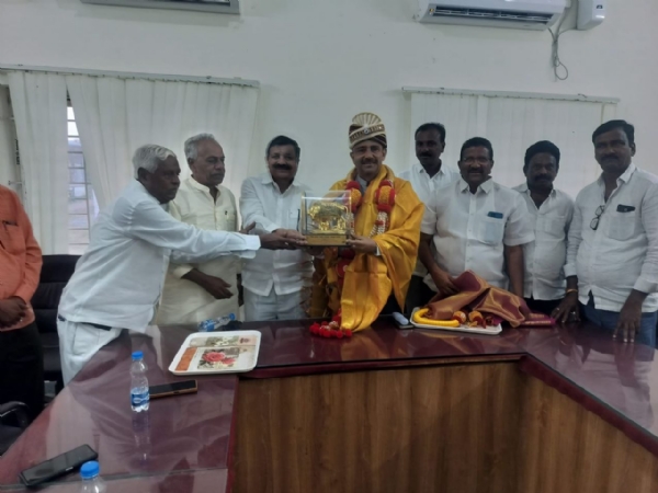 ರಾಯಚೂರು : ಸಂಸದ ಜಿ.ಕುಮಾರ ನಾಯಕ ಹತ್ತಿ ಖರೀದಿ ವೀಕ್ಷಣೆ ರಾಯಚೂರು : ಸಂಸದ ಜಿ.ಕುಮಾರ ನಾಯಕ ಹತ್ತಿ ಖರೀದಿ ವೀಕ್ಷಣೆ