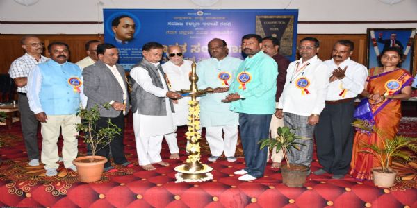 ಪ್ರಜಾಪ್ರಭುತ್ವ ವ್ಯವಸ್ಥೆ ಭದ್ರವಾಗಿಸಲು ಎಲ್ಲರೂ ಸಂವಿಧಾನ ಅರಿಯಬೇಕು : ಸಂಕನೂರು