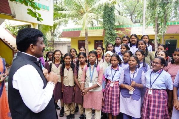 ಬಾಲಕಿಯರ ವಸತಿ ನಿಲಯಕ್ಕೆ ಶಶಿಧರ ಕೋಸಂಬೆ ಭೇಟಿ