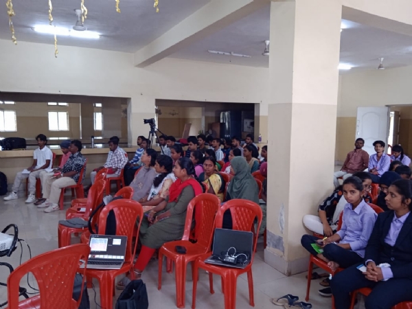 ಉದ್ದಿಮೆಗಳ ಕುರಿತು ಅರಿವು ಅಗತ್ಯ: ಸುಧಾಕರ್