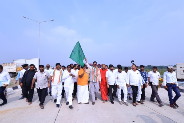 ಅಖಂಡ ಬಳ್ಳಾರಿ ಅಭಿವೃದ್ಧಿಯತ್ತ ಸಾಗುತ್ತಿದೆ: ಸಂಸದ ಈ.ತುಕಾರಾಮ್ ಅಖಂಡ ಬಳ್ಳಾರಿ ಅಭಿವೃದ್ಧಿಯತ್ತ ಸಾಗುತ್ತಿದೆ: ಸಂಸದ ಈ.ತುಕಾರಾಮ್