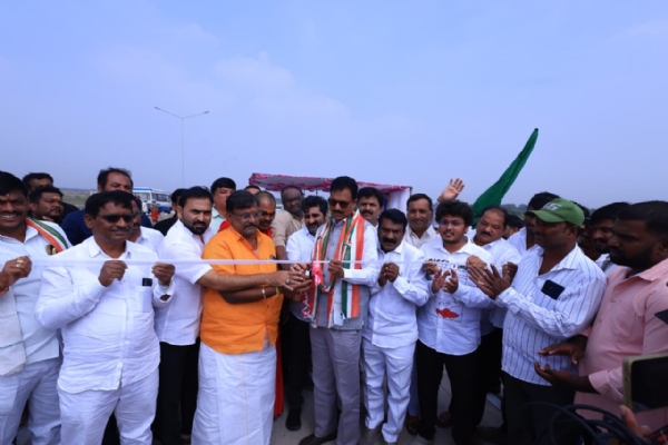 ಅಖಂಡ ಬಳ್ಳಾರಿ ಅಭಿವೃದ್ಧಿಯತ್ತ ಸಾಗುತ್ತಿದೆ: ಸಂಸದ ಈ.ತುಕಾರಾಮ್ ಅಖಂಡ ಬಳ್ಳಾರಿ ಅಭಿವೃದ್ಧಿಯತ್ತ ಸಾಗುತ್ತಿದೆ: ಸಂಸದ ಈ.ತುಕಾರಾಮ್