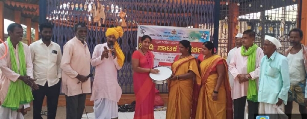 Street play to raise awareness about guarantee schemes in Tumarikoppa