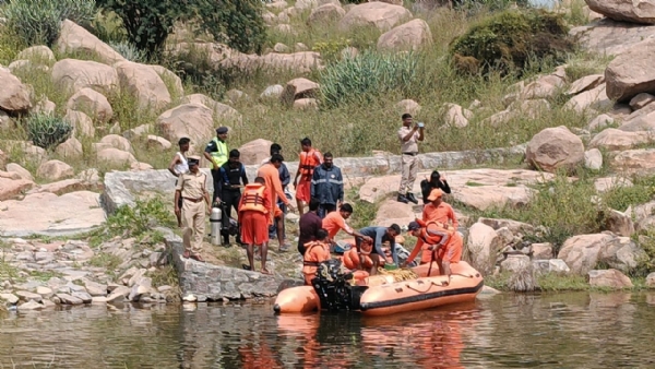 ರಾಯಚೂರು : ಪ್ರವಾಹ ರಕ್ಷಣಾ ಕಾರ್ಯದ ಅಣಕು ಪ್ರದರ್ಶನ ರಾಯಚೂರು : ಪ್ರವಾಹ ರಕ್ಷಣಾ ಕಾರ್ಯದ ಅಣಕು ಪ್ರದರ್ಶನ