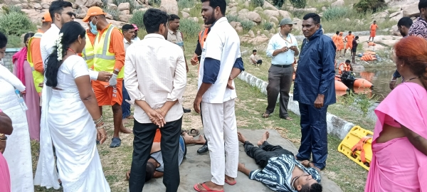 ರಾಯಚೂರು : ಪ್ರವಾಹ ರಕ್ಷಣಾ ಕಾರ್ಯದ ಅಣಕು ಪ್ರದರ್ಶನ ರಾಯಚೂರು : ಪ್ರವಾಹ ರಕ್ಷಣಾ ಕಾರ್ಯದ ಅಣಕು ಪ್ರದರ್ಶನ