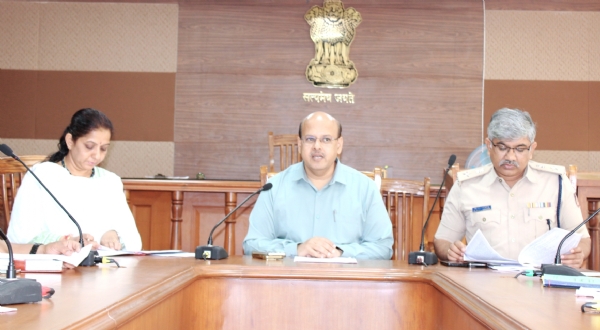 ರಸ್ತೆ ಸುರಕ್ಷತೆಗೆ ಅರಿವು ಕಾರ್ಯಕ್ರಮ ಹಮ್ಮಿಕೊಳ್ಳಿ- ಜಿಲ್ಲಾಧಿಕಾರಿ ಡಾ. ಸುರೇಶ್ ಬಿ. ಇಟ್ನಾಳ ರಸ್ತೆ ಸುರಕ್ಷತೆಗೆ ಅರಿವು ಕಾರ್ಯಕ್ರಮ ಹಮ್ಮಿಕೊಳ್ಳಿ- ಜಿಲ್ಲಾಧಿಕಾರಿ ಡಾ. ಸುರೇಶ್ ಬಿ. ಇಟ್ನಾಳ