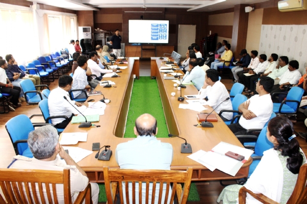 ರಸ್ತೆ ಸುರಕ್ಷತೆಗೆ ಅರಿವು ಕಾರ್ಯಕ್ರಮ ಹಮ್ಮಿಕೊಳ್ಳಿ- ಜಿಲ್ಲಾಧಿಕಾರಿ ಡಾ. ಸುರೇಶ್ ಬಿ. ಇಟ್ನಾಳ ರಸ್ತೆ ಸುರಕ್ಷತೆಗೆ ಅರಿವು ಕಾರ್ಯಕ್ರಮ ಹಮ್ಮಿಕೊಳ್ಳಿ- ಜಿಲ್ಲಾಧಿಕಾರಿ ಡಾ. ಸುರೇಶ್ ಬಿ. ಇಟ್ನಾಳ